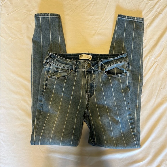 Tilly’s RSQ Pinstripe Non-Distressed Ibiza Skinny Jeans - Picture 2 of 11